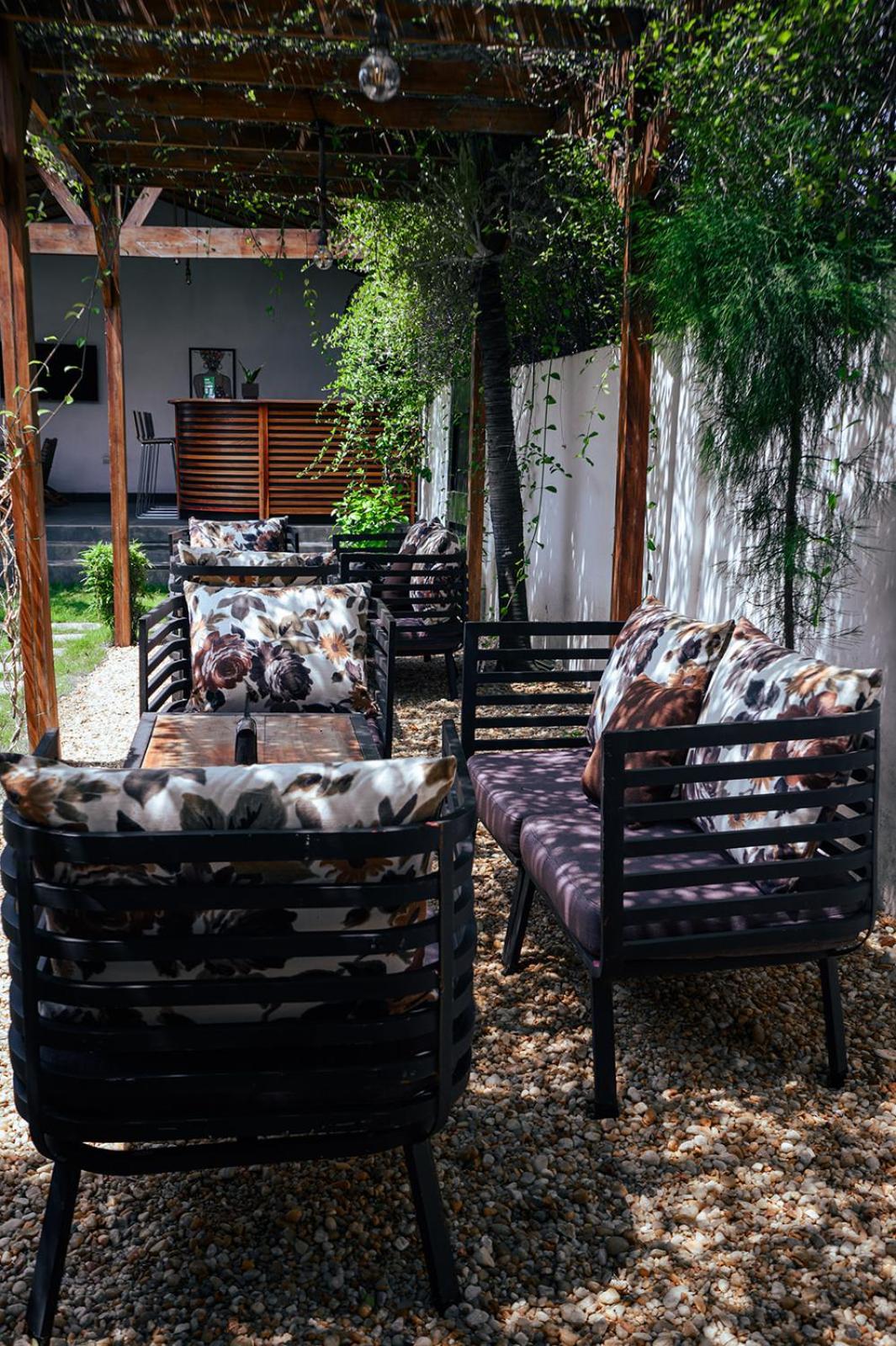 Ahome Guest House & Lounge Ломе Экстерьер фото
